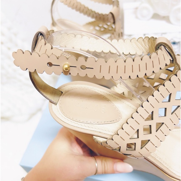 Authentic CHLOE Nude Leather Scalloped / Perforated Sandals / Wedges - Picture 6 of 12